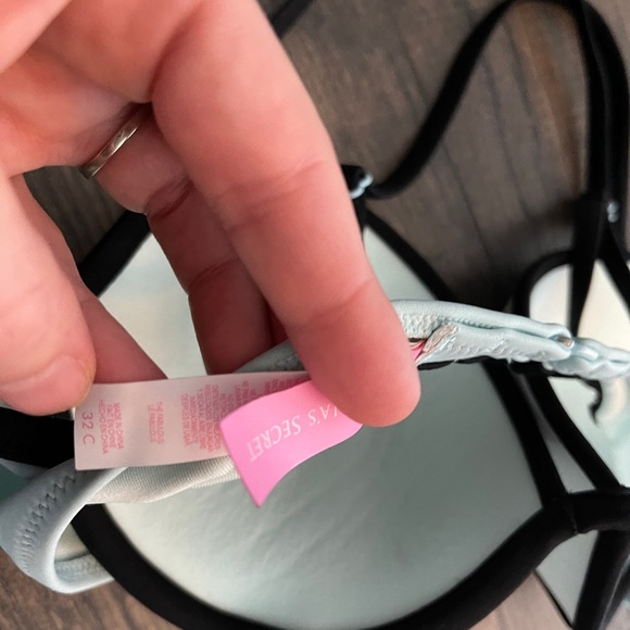 Victoria secret Pink 32c bikini top - Picture 3 of 4